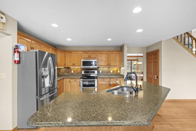 13600 W Eagle TRACE, New Berlin, WI 53151