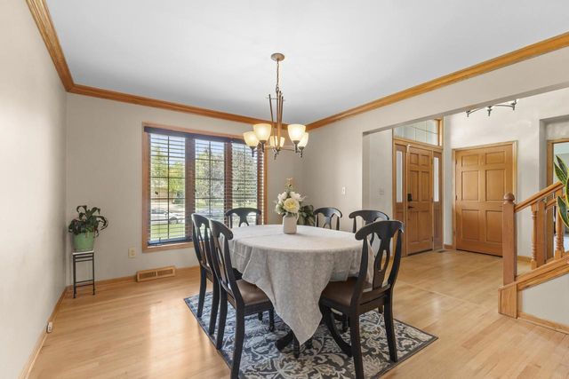 13600 W Eagle TRACE, New Berlin, WI 53151