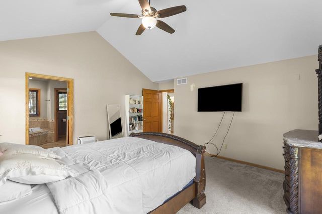 13600 W Eagle TRACE, New Berlin, WI 53151