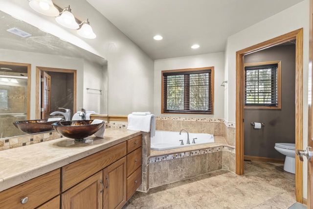 13600 W Eagle TRACE, New Berlin, WI 53151