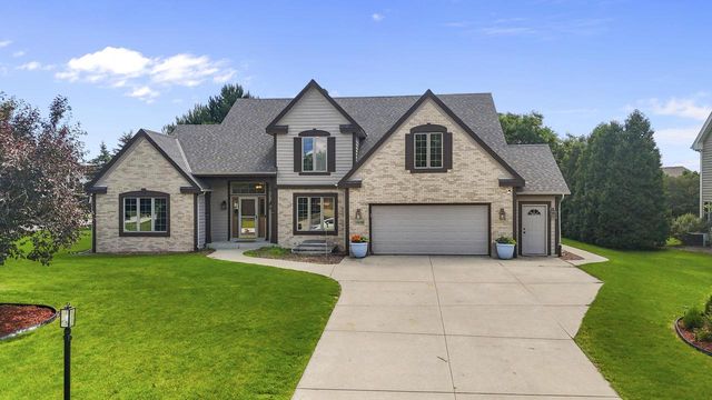 13600 W Eagle TRACE, New Berlin, WI 53151