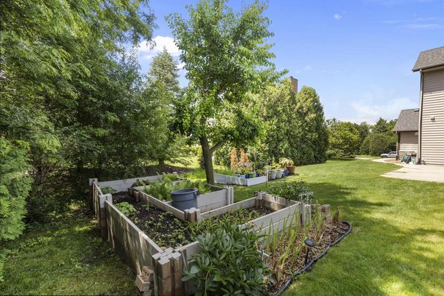 13600 W Eagle TRACE, New Berlin, WI 53151
