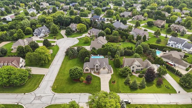 13600 W Eagle TRACE, New Berlin, WI 53151