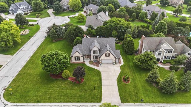 13600 W Eagle TRACE, New Berlin, WI 53151