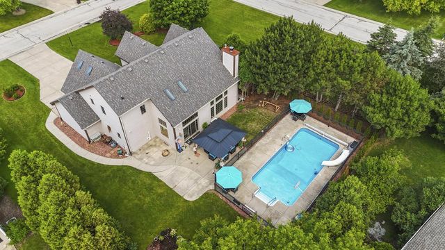13600 W Eagle TRACE, New Berlin, WI 53151