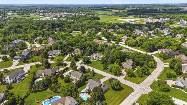 13600 W Eagle TRACE, New Berlin, WI 53151