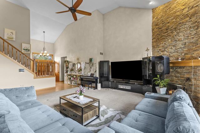 13600 W Eagle TRACE, New Berlin, WI 53151