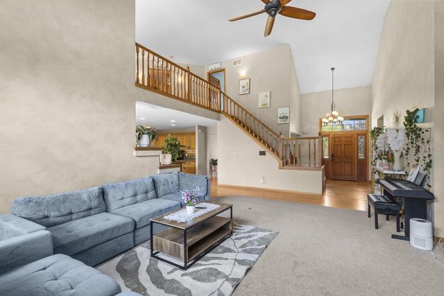 13600 W Eagle TRACE, New Berlin, WI 53151