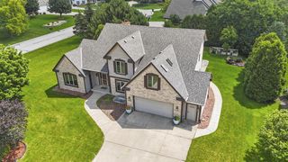 13600 W Eagle TRACE, New Berlin, WI 53151