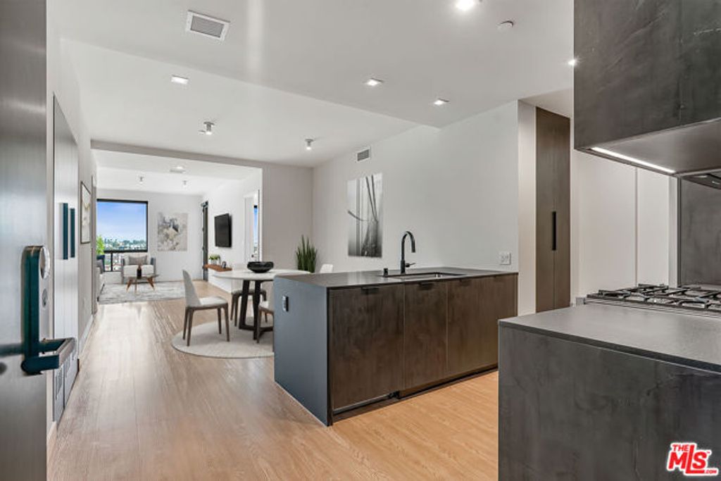 3688 Overland Avenue PH12, Los Angeles, CA 90034