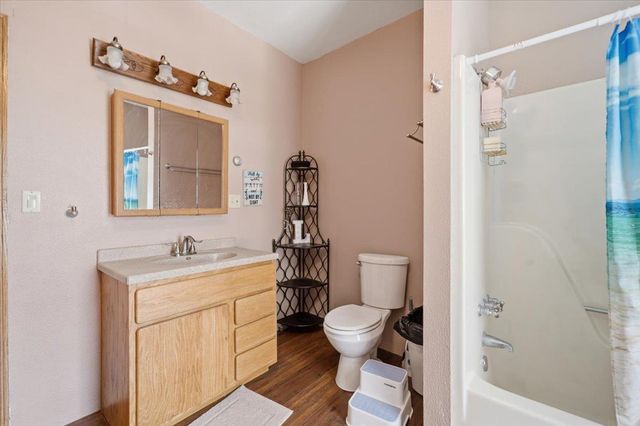 922 3rd Avenue, Ackley, IA 50601