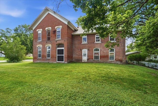 922 3rd Avenue, Ackley, IA 50601