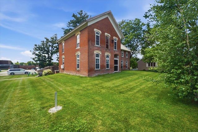 922 3rd Avenue, Ackley, IA 50601