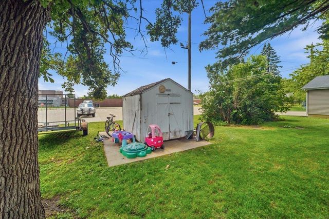 922 3rd Avenue, Ackley, IA 50601