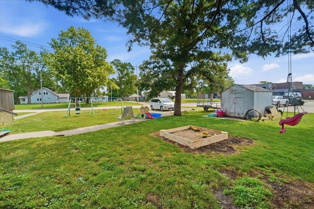 922 3rd Avenue, Ackley, IA 50601