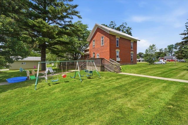 922 3rd Avenue, Ackley, IA 50601