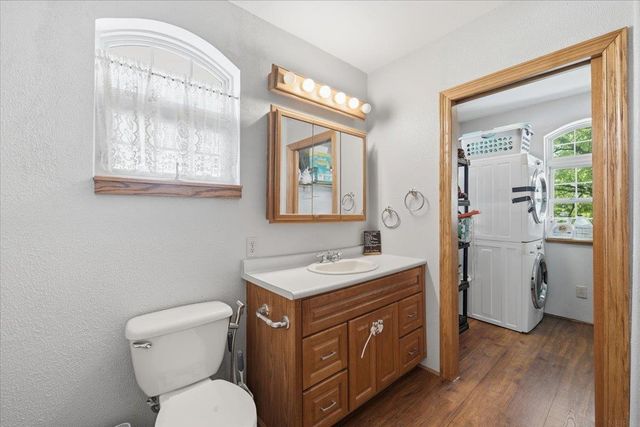 922 3rd Avenue, Ackley, IA 50601