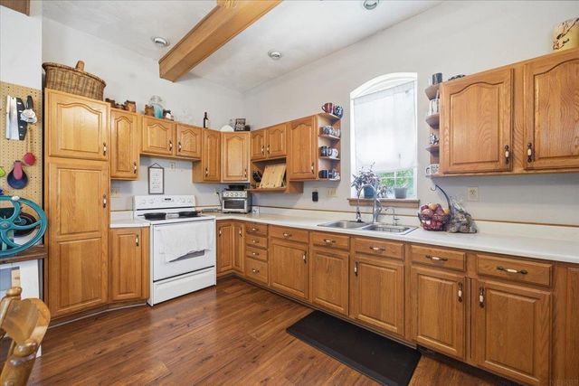 922 3rd Avenue, Ackley, IA 50601