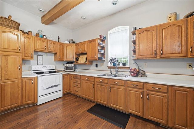 922 3rd Avenue, Ackley, IA 50601