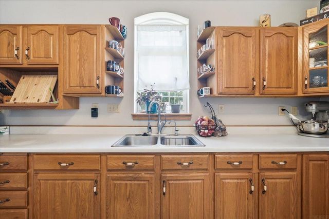 922 3rd Avenue, Ackley, IA 50601