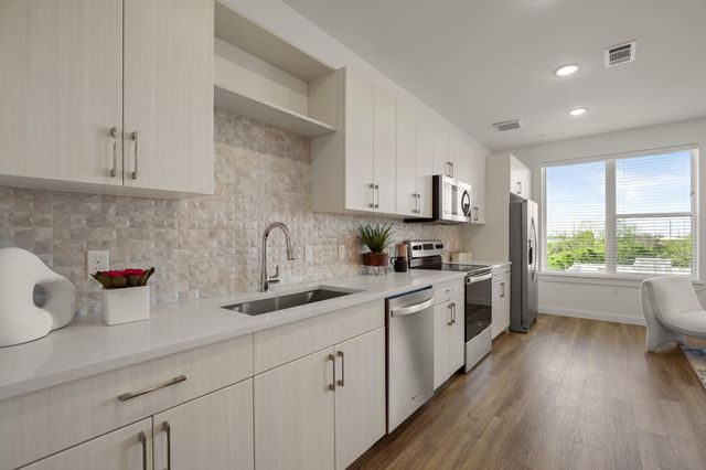 6324 N Lamar BLVD 313, Austin, TX 78752