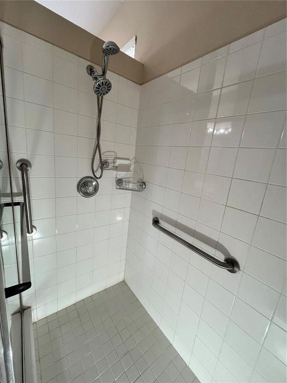 Image 14 of property listing at 919 MAGNOLIA BLOSSOM COURT, Apopka, FL 32712