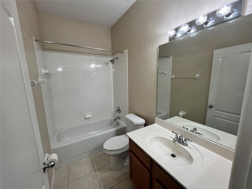 Image 17 of property listing at 919 MAGNOLIA BLOSSOM COURT, Apopka, FL 32712