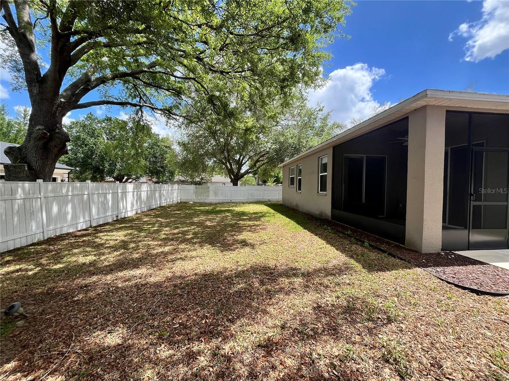 Image 21 of property listing at 919 MAGNOLIA BLOSSOM COURT, Apopka, FL 32712