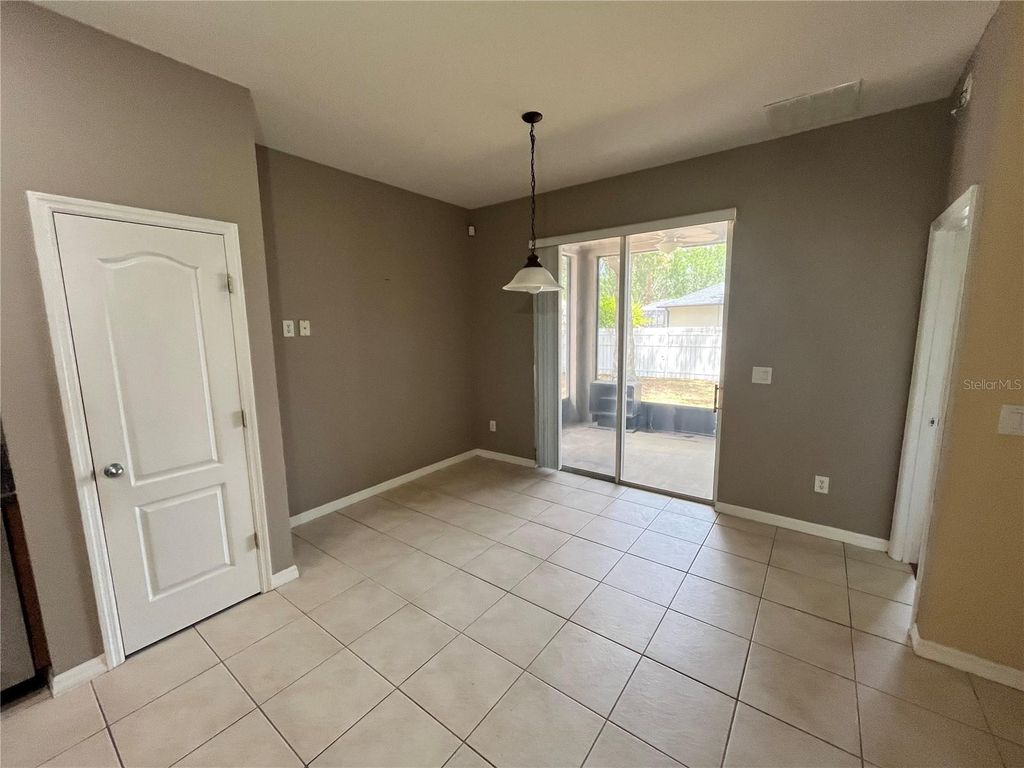 Image 6 of property listing at 919 MAGNOLIA BLOSSOM COURT, Apopka, FL 32712