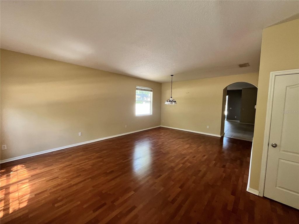 Image 8 of property listing at 919 MAGNOLIA BLOSSOM COURT, Apopka, FL 32712