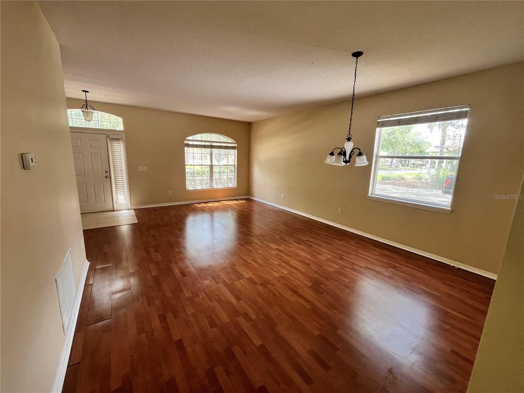 Image 9 of property listing at 919 MAGNOLIA BLOSSOM COURT, Apopka, FL 32712