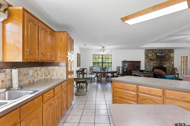 321 VZ County Road 2602, Wills Point, TX 75169