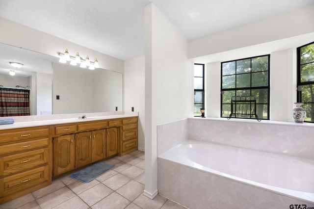 321 VZ County Road 2602, Wills Point, TX 75169