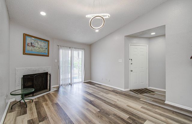 10101 S Gessner Road 405, Houston, TX 77071