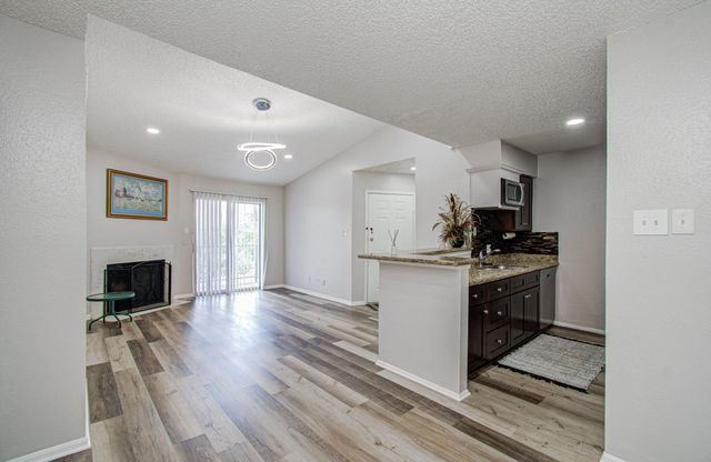 10101 S Gessner Road 405, Houston, TX 77071