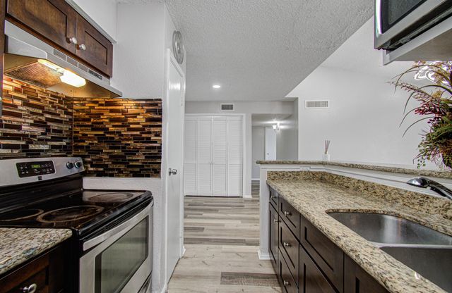 10101 S Gessner Road 405, Houston, TX 77071