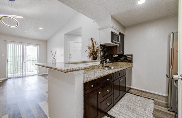 10101 S Gessner Road 405, Houston, TX 77071
