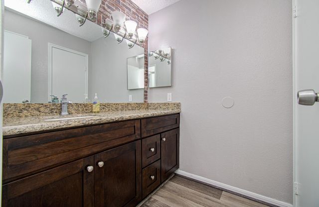 10101 S Gessner Road 405, Houston, TX 77071