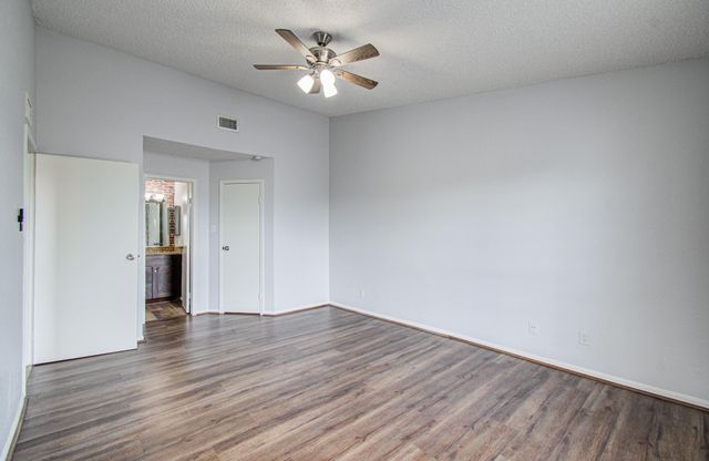 10101 S Gessner Road 405, Houston, TX 77071