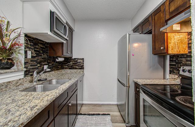 10101 S Gessner Road 405, Houston, TX 77071
