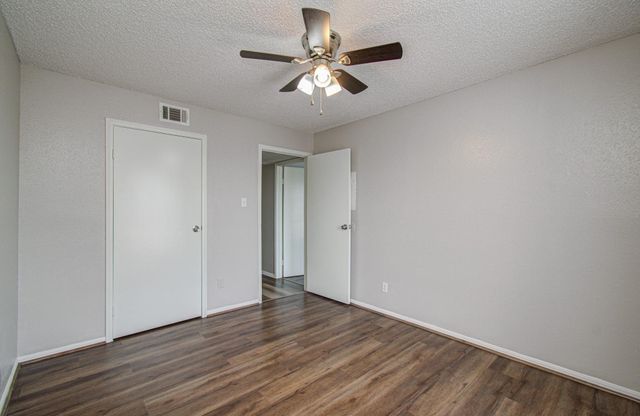 10101 S Gessner Road 405, Houston, TX 77071