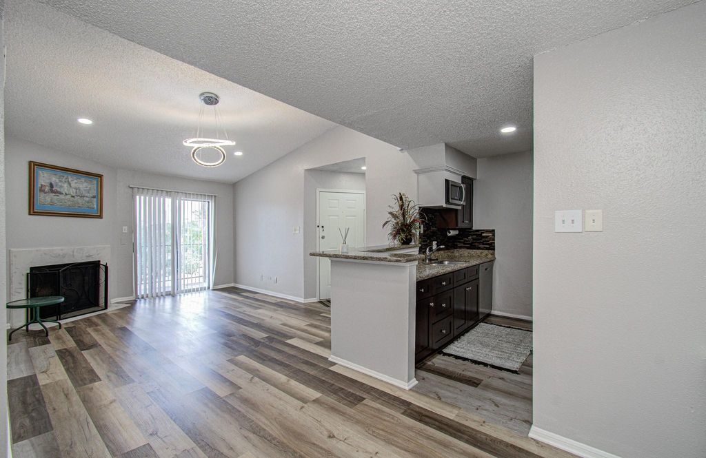 10101 S Gessner Road 405, Houston, TX 77071