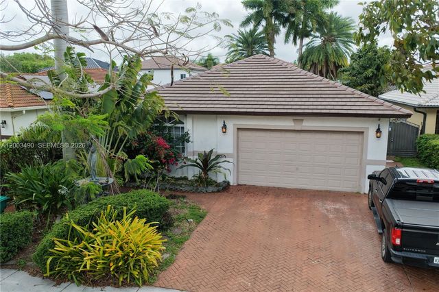 8746 NW 140th Ln, Miami Lakes, FL 33018