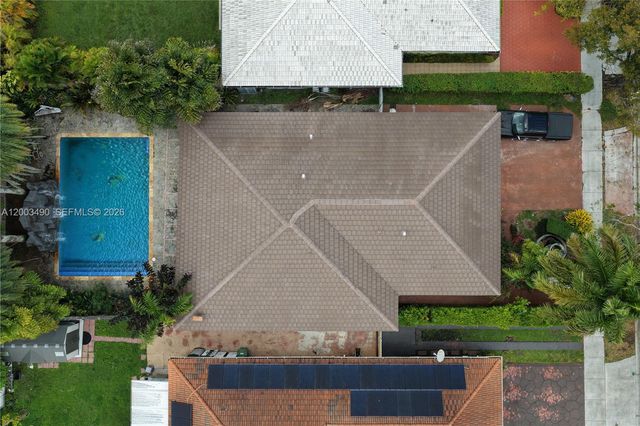 8746 NW 140th Ln, Miami Lakes, FL 33018