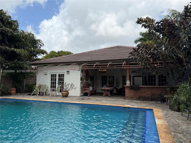 8746 NW 140th Ln, Miami Lakes, FL 33018