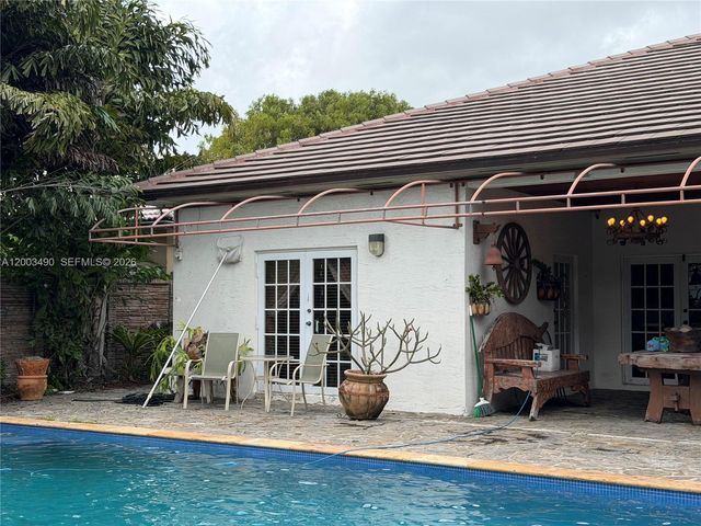 8746 NW 140th Ln, Miami Lakes, FL 33018