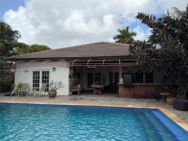 8746 NW 140th Ln, Miami Lakes, FL 33018