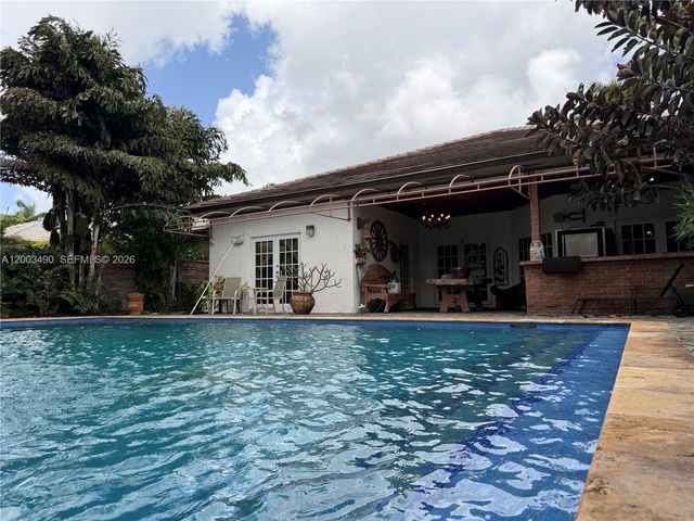 8746 NW 140th Ln, Miami Lakes, FL 33018