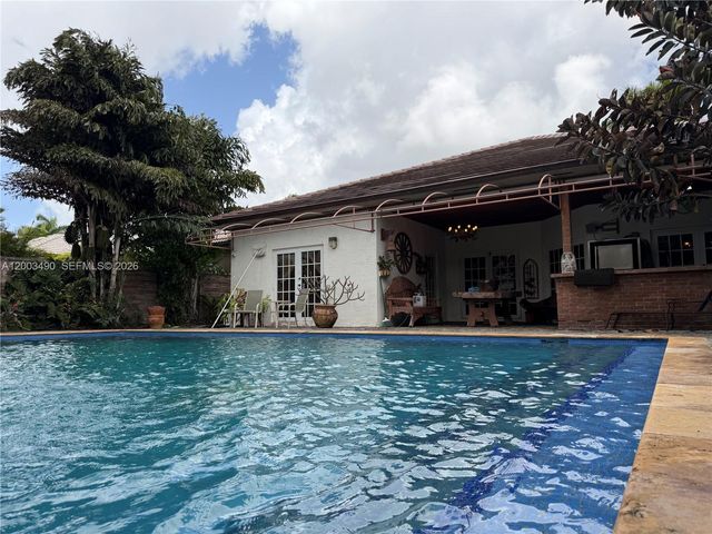 8746 NW 140th Ln, Miami Lakes, FL 33018