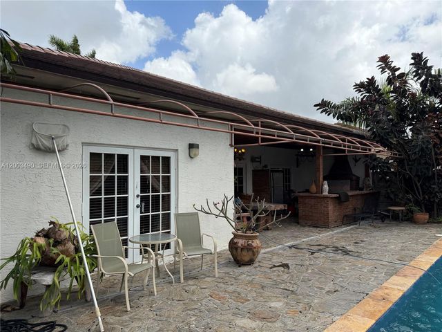 8746 NW 140th Ln, Miami Lakes, FL 33018